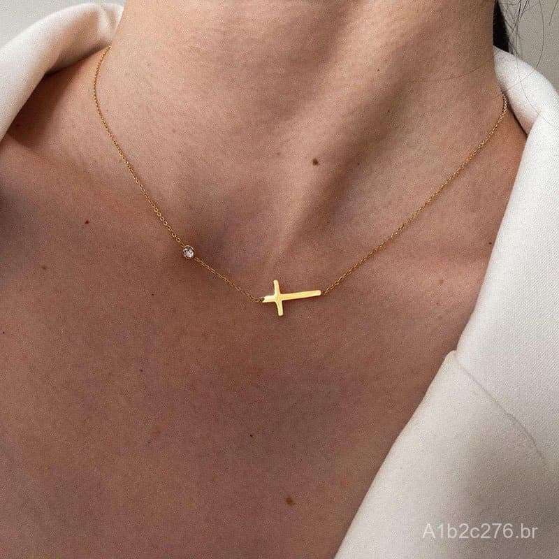 Colar de clavícula elegante e etéreo em estilo francês, banhado a ouro 18k, delicado, luxo discreto, colar com cruz micr