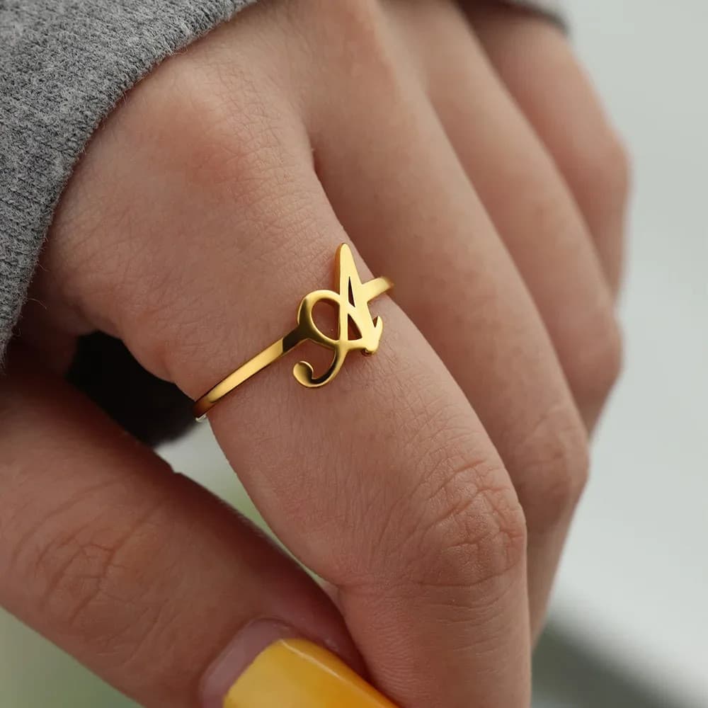 Anel Aberto Feminino de Aço Inoxidável com 26 Letras da A a Z, Anel Ajustável com Nome para Aniversário, da Ruby Fashion