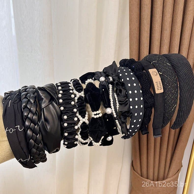 Tiara preta elegante em estilo francês com design de pérolas torcidas, tricotada para realçar a coroa da cabeça, faixa d