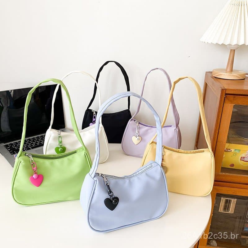 Bolsa de ombro feminina casual, fofa e versátil, estilo universitário japonês, com design de coração em cores contrastan
