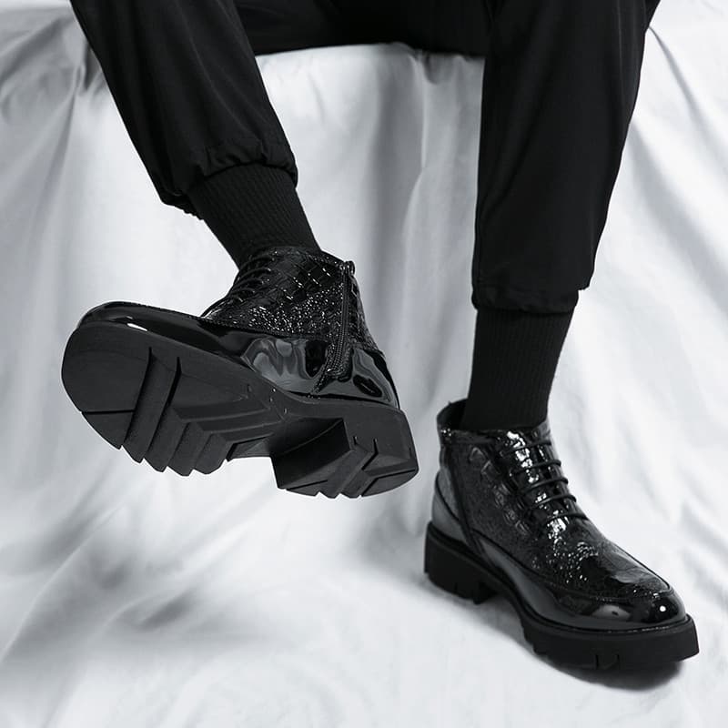 Sapatos de couro de alta qualidade masculinos Martin botas de sola grossa padrão de crocodilo aumento interno botas Chel