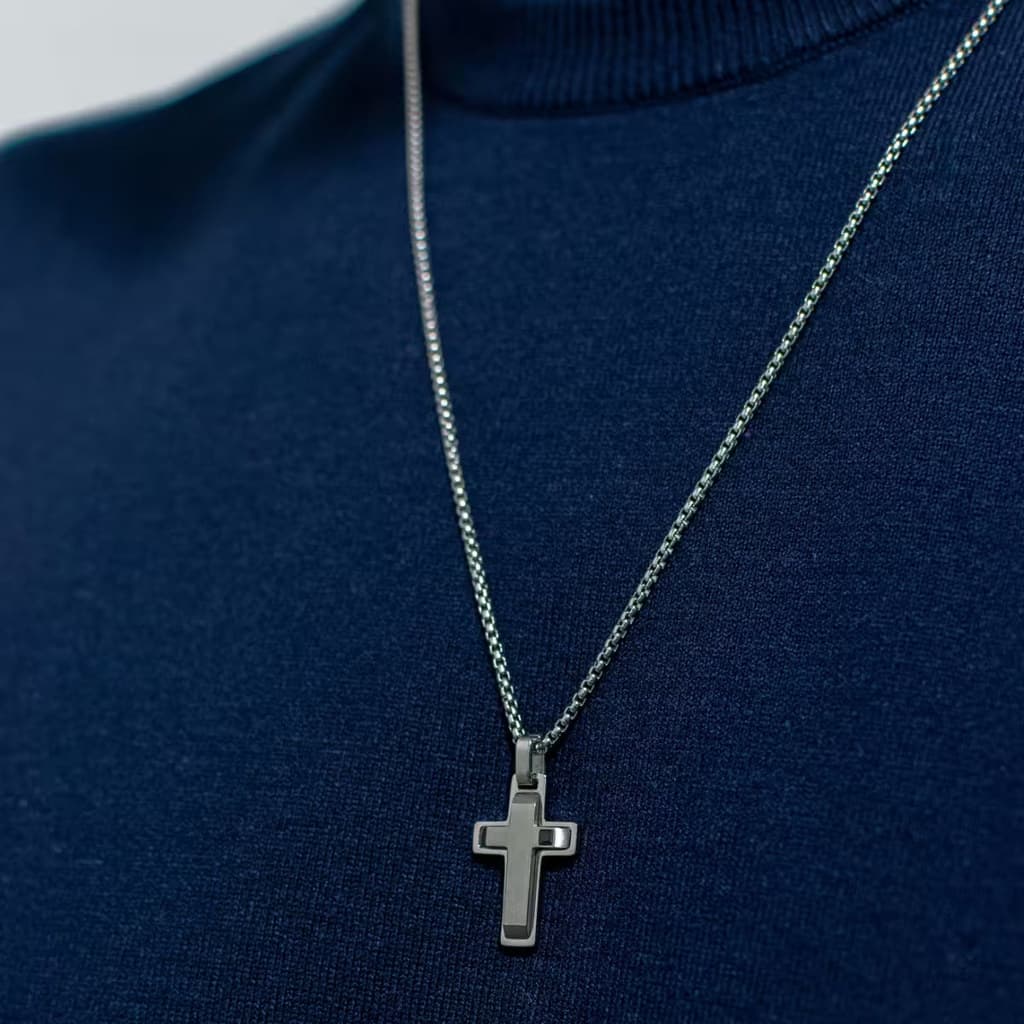 Colar Masculino Aviv com Cruz em Aço Inox Prateado