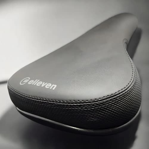 Selim Elleven Bmx Freestyle 243 Ergonomico Resistente Preto Preto 24.2 Cm 16 Cm