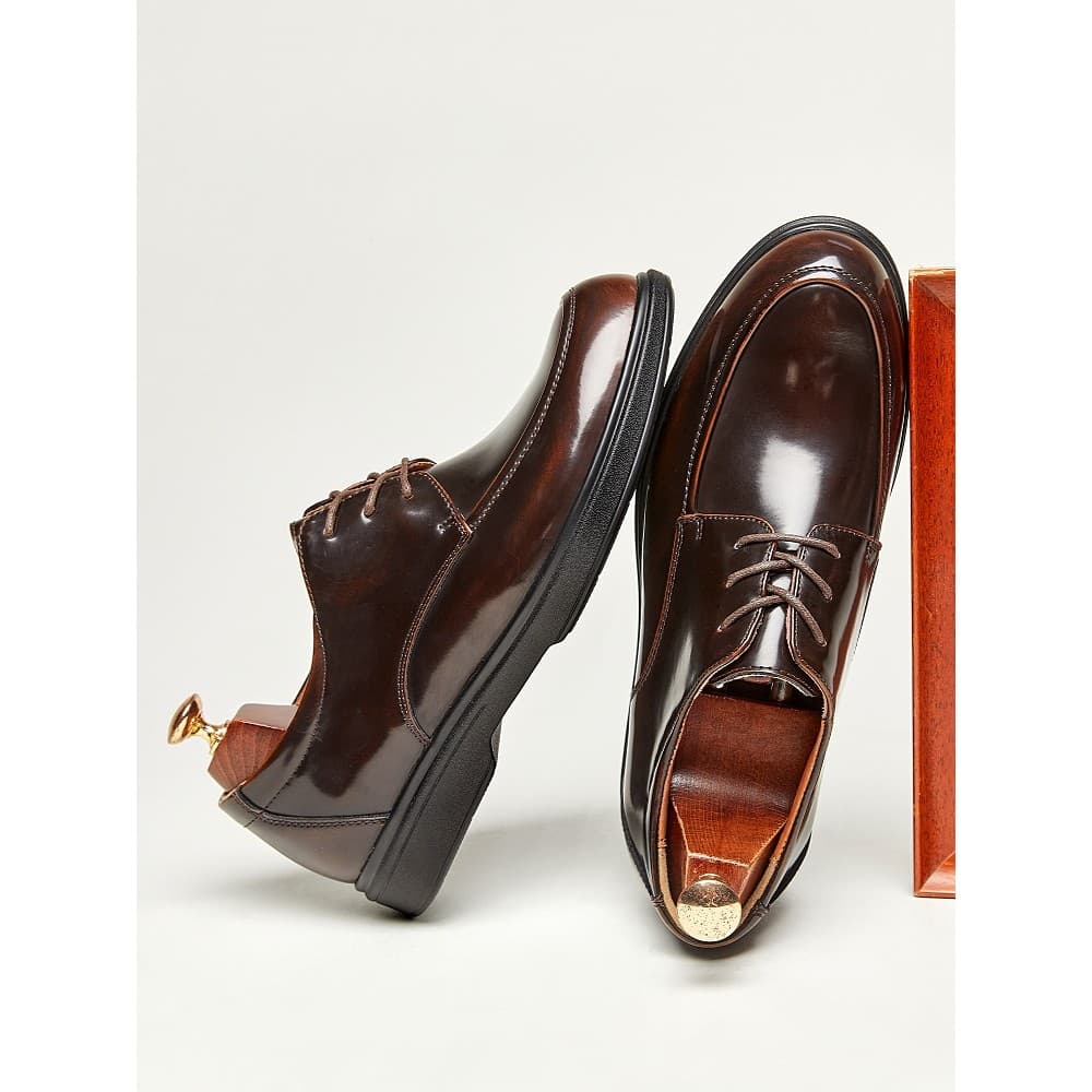 Estilo britânico couro envernizado dedo do pé redondo rendas negócios Formal sapatos de couro masculino brilhante noivo