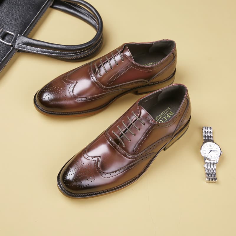Novo estilo 2026 negócios britânicos dedo do pé redondo sapatos de couro masculino esculpido Brooke Formal Wear Derby sa