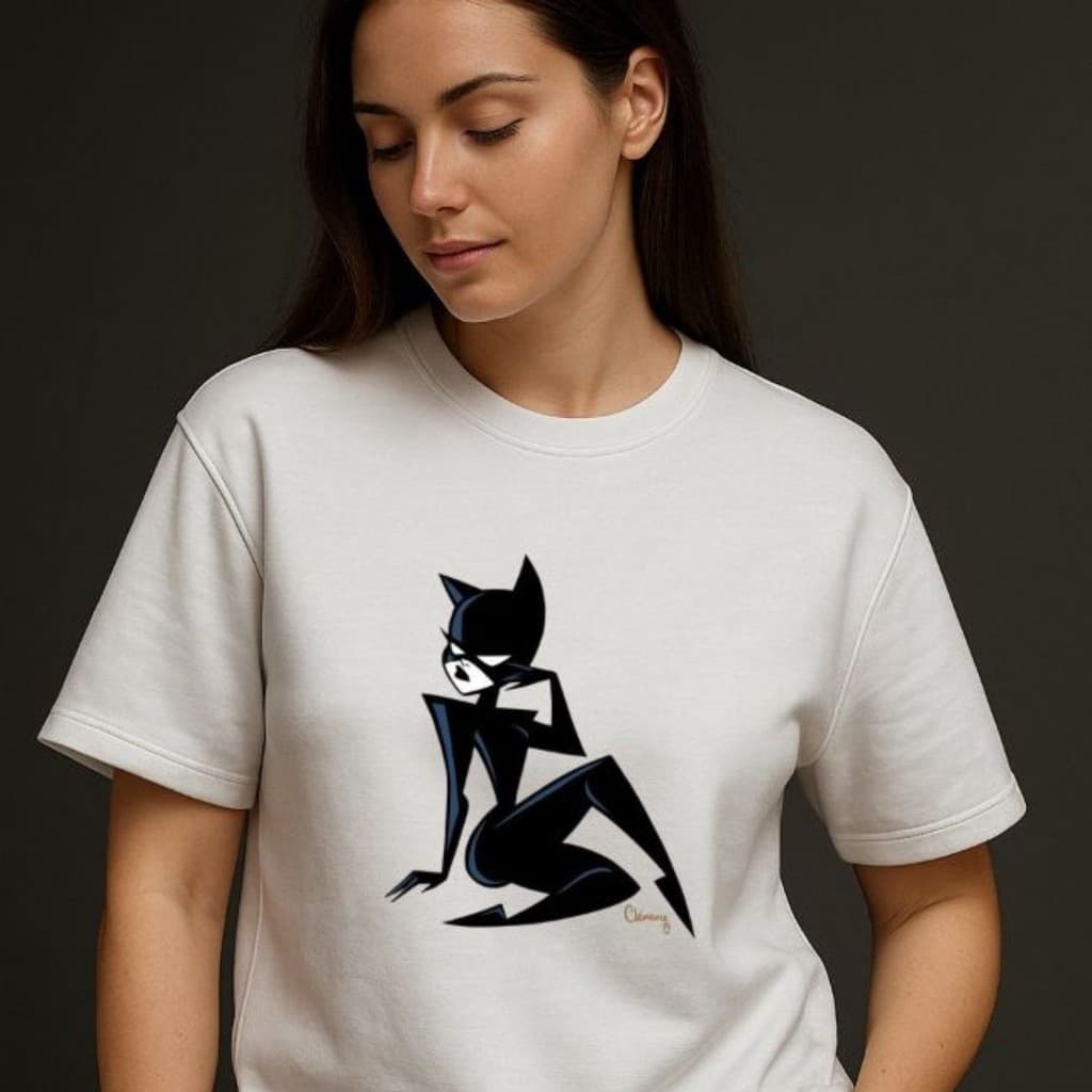 camisa feminina Mulher-Gato Minimalista – Estilo Elegante e Moderno