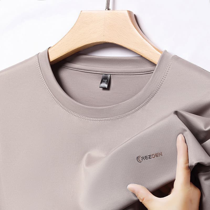 2025 novo estilo verão gelo seda cor sólida Casual manga curta camiseta masculina solta sem costura seda metade-