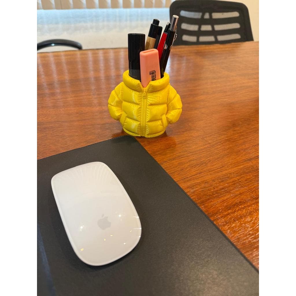 Porta Canetas Jaqueta Puffer Organizador Criativo de Mesa