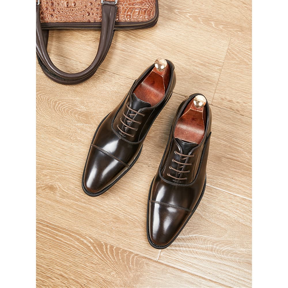 Sapatos masculinos de sola macia feitos à mão 2026 novo estilo laca brilhante negócios Formal sapatos de couro masculino