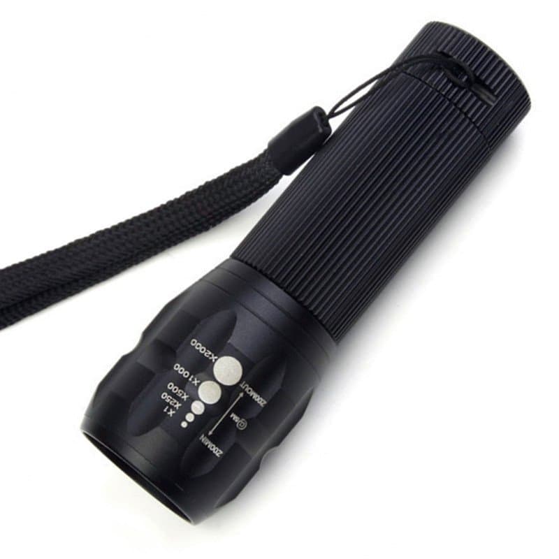 Lanterna LED retrátil com luz forte, regulável, mini, bateria AAA, lanterna para uso externo.