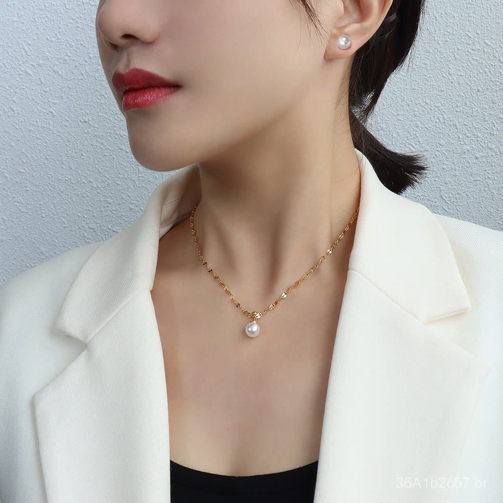 Conjunto de joias em aço titânio banhado a ouro 18k, com colar choker de design francês, brincos de imitação de pérola e