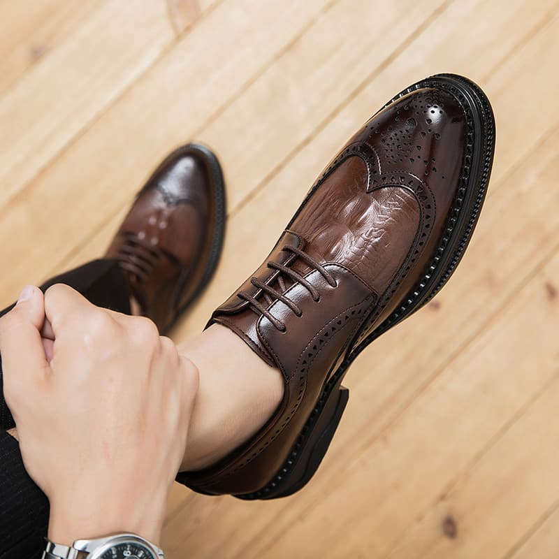 Estilo britânico padrão de crocodilo Braddock esculpido pequenos sapatos de couro negócios Formal Wear Casual Derby sapa