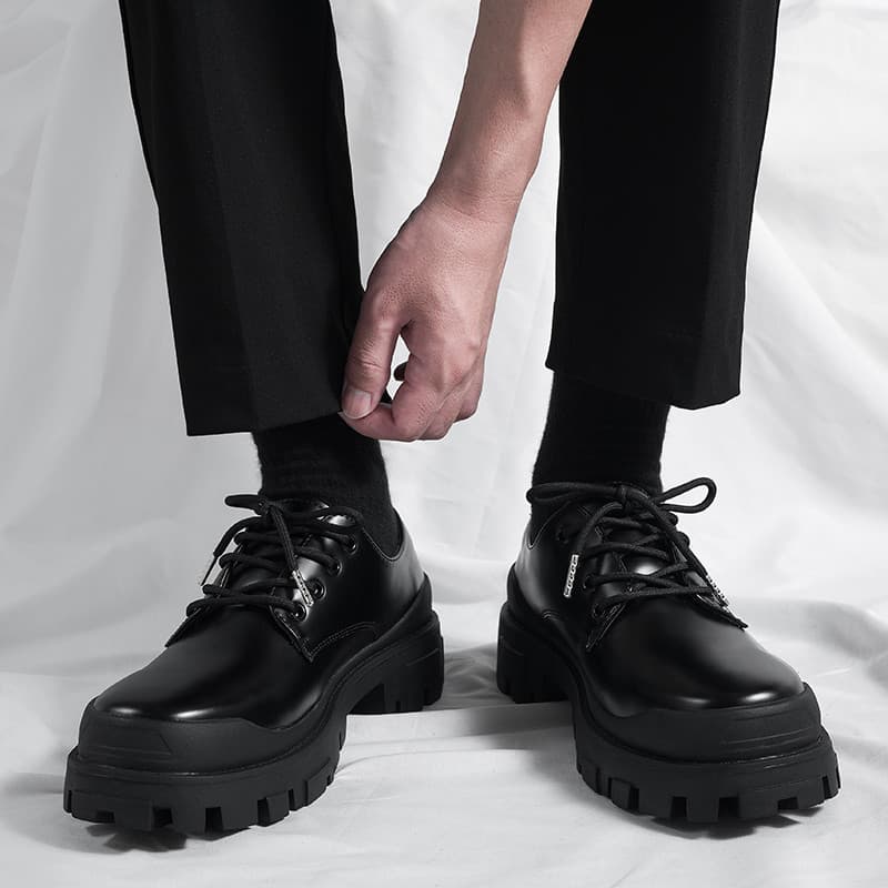 Sapatos de couro masculinos primavera novo estilo estilo britânico couro genuíno sola grossa aumentado Casual Derby sapa