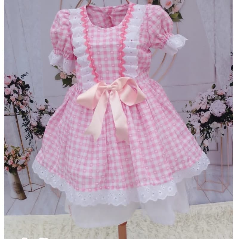Vestido de festa junina xadrez rosa com bordado