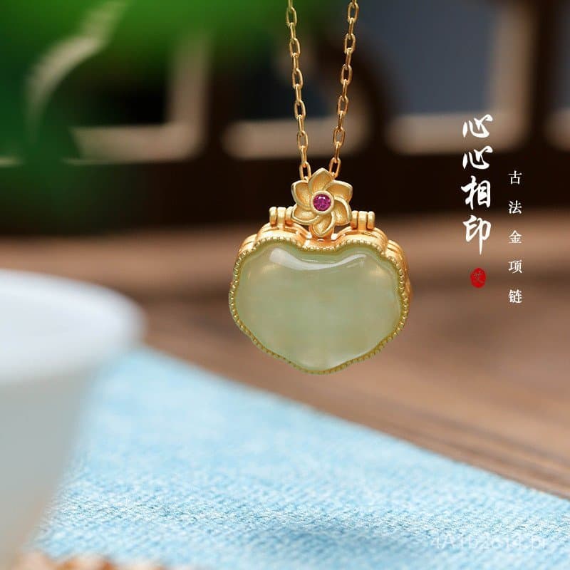 Caixa Gahu de cobre banhada a ouro em estilo étnico com Thangka, pingente de cadeado da paz em imitação de jade Hetian,