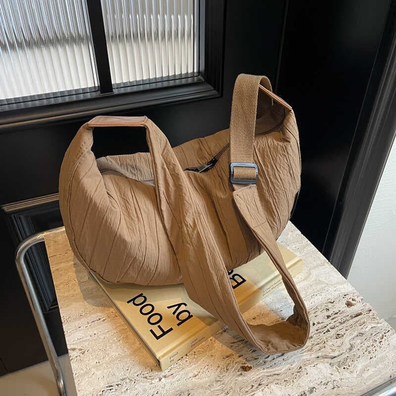 Banda larga feminina de grande capacidade plissada de um ombro mensageiro axilas bolsa de lona crescente estilo preguiço