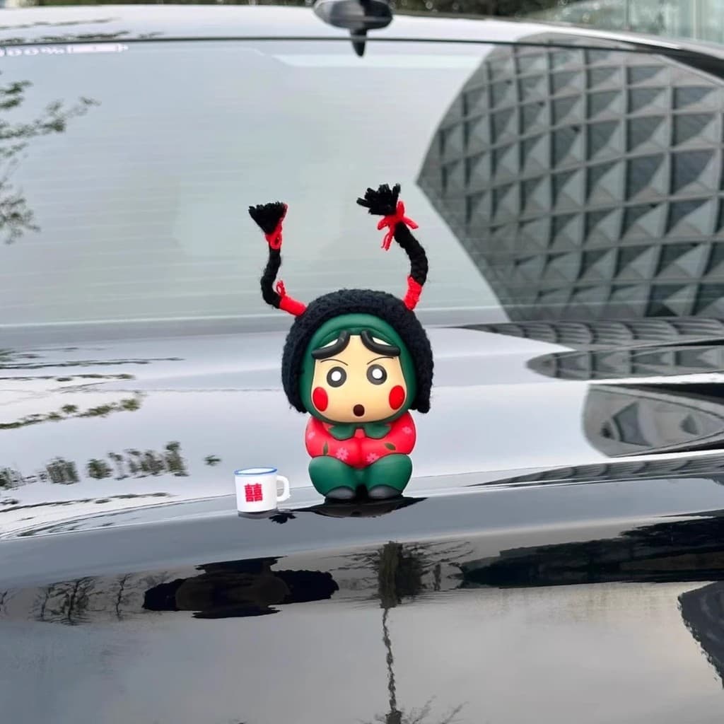 Engraçado Crayon Shin-Chan ornamentos de carro Console central do carro Co-piloto decoração bens novo estilo pingente tr