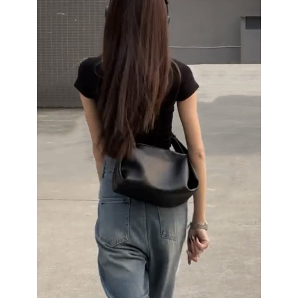 Bolsa preta feminina 2026 novo estilo High-End sentir textura nicho All-Match grande capacidade de um ombro mensageiro a