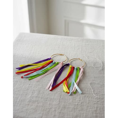 Brinco De Cetim - Elegância E Estilo Colorido