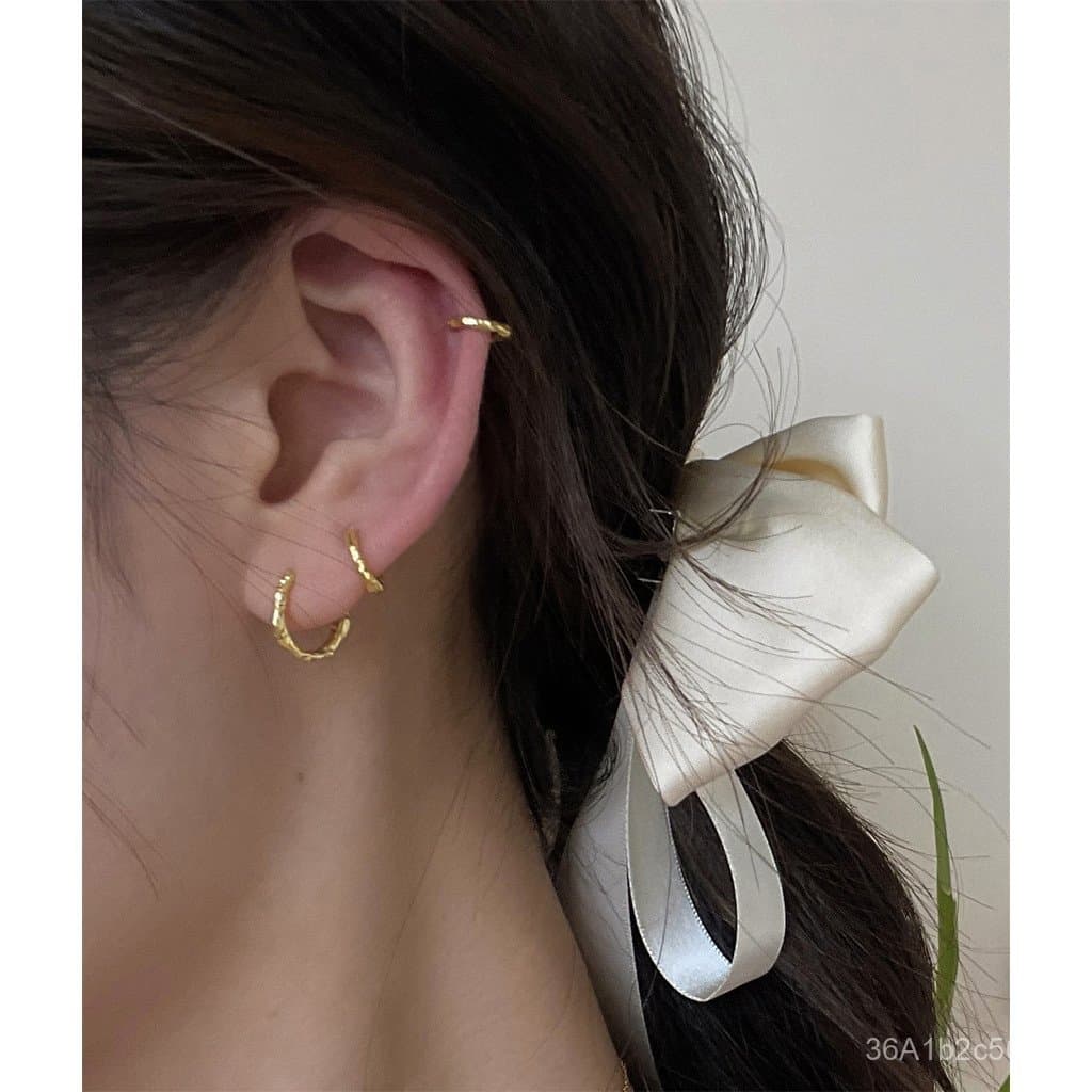 Brincos de alta qualidade para mulheres com design minimalista e textura irregular, elegantes e únicos, joias de prata e