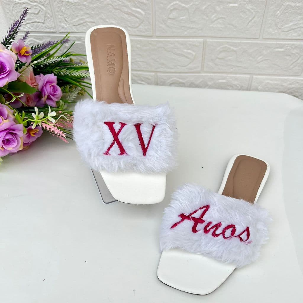 Pantufa Pelúcia Bordada XV Anos Branca e Pink | Presente Debutante Luxo | Personalizada | Entrega Rápida