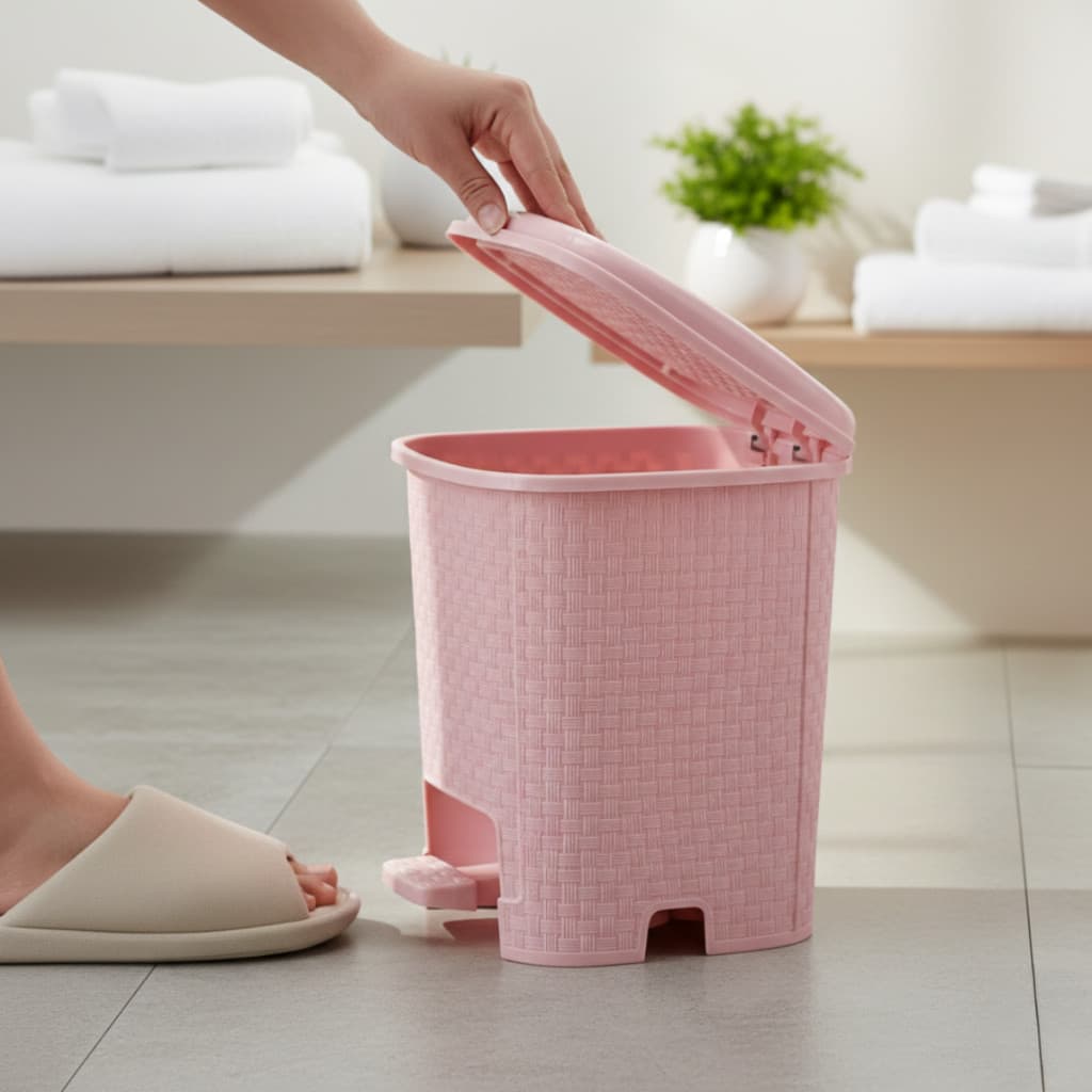 Lixeira Rattan 6L Com Pedal Rosa Bebê Mamãe Banheiro Quarto Fralda Cesto Decorativa Tampa
