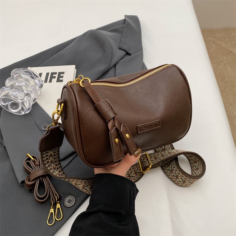 Bolsa Boston Popular deste ano outono inverno retrô 2025 novo estilo bolsa mensageiro de banda larga feminina All-Match