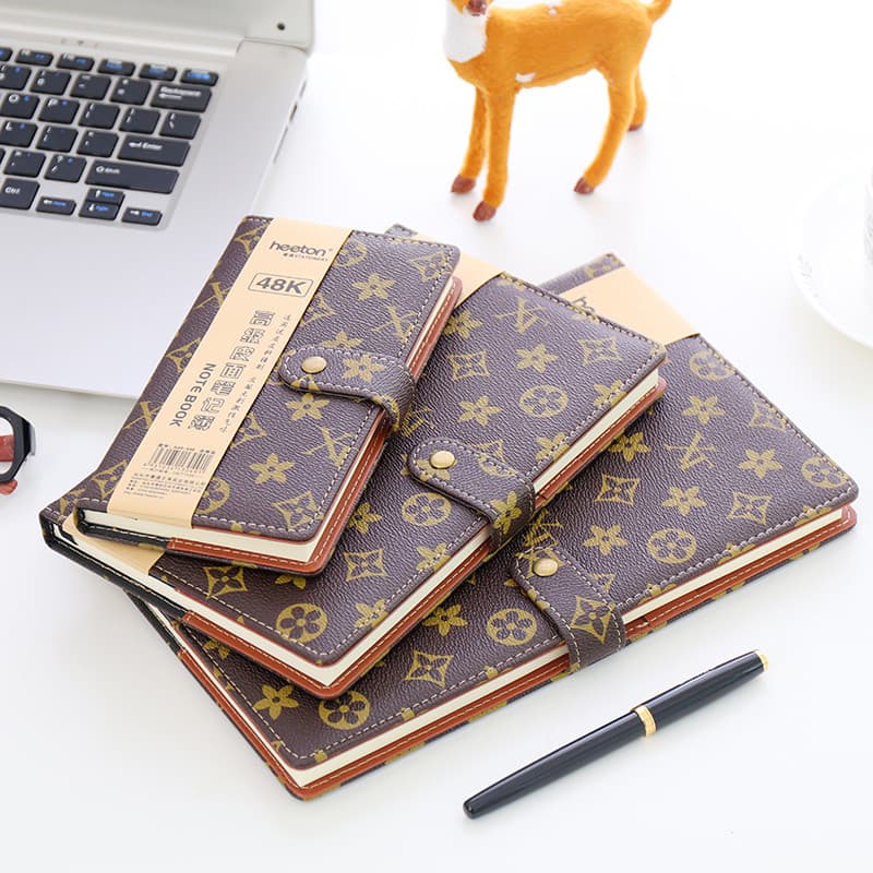Um caderno a5 simples literário requintado estudantes universitários engrossado b5 couro macio Retro caderno criativo ca