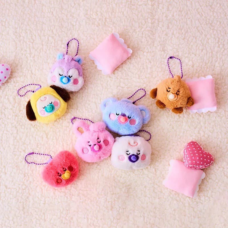 Chaveiro de pelúcia feito com as adoráveis chupetas da série BT21 dos ídolos do BTS.