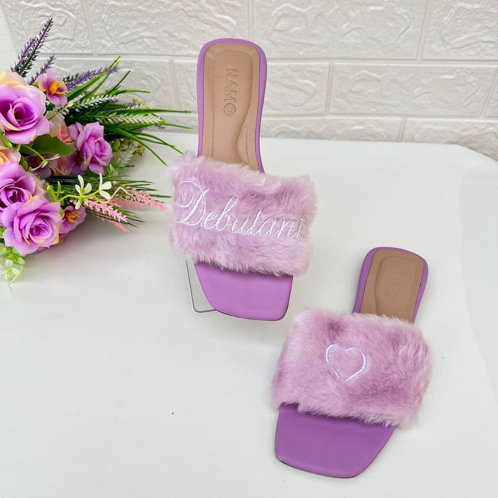 Pantufa Pelúcia Lavanda Bordada Debutante | Bordado Branco | Presente Luxo 15 Anos | Personalizada Entrega Rápida