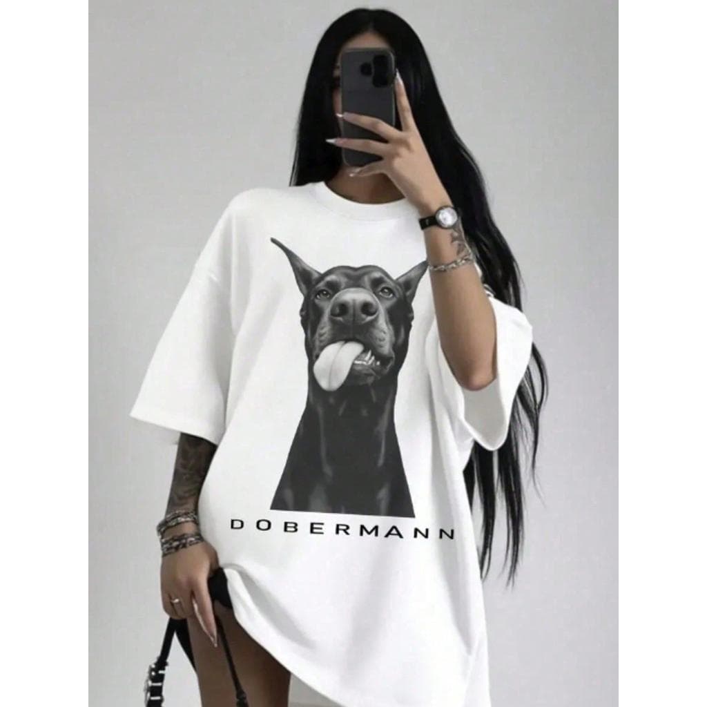 Camiseta Feminina de Gola Redonda Estampada com DOBERMANN, Moda T-shirt