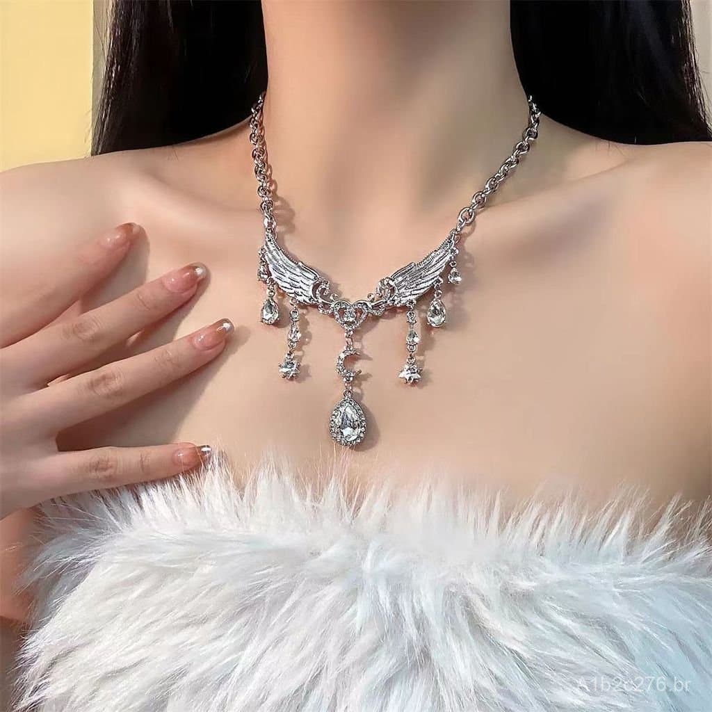 Colar com Pingente de Asas de Anjo e Gota d'Água para Mulheres, Acessório Elegante e Exquisito de Alta Qualidade, Nova C