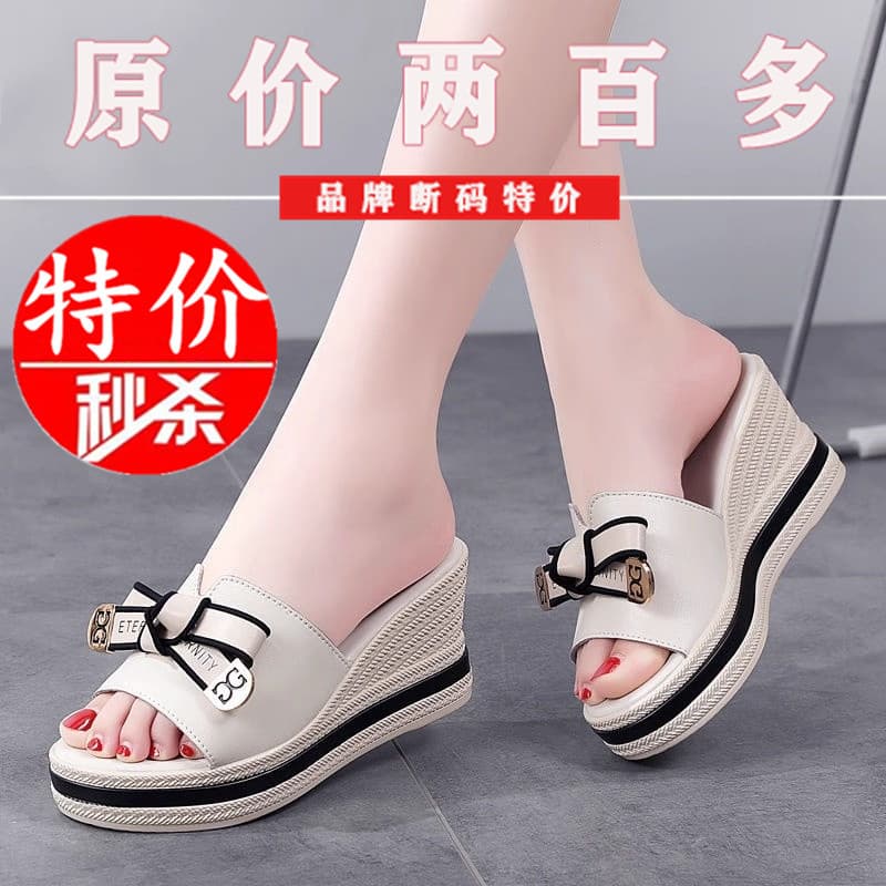 Chinelos de couro genuíno de couro completo feminino exterior Wear 2025 verão novo estilo All-Match aumentando sola gros