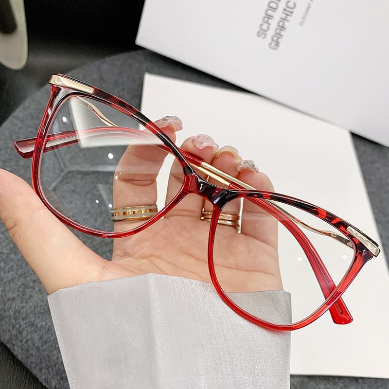 VisãoPerfeita
óculos moderno feminino
óculos com corrente
óculos anti reflexo e luzazul
óculos fashion
óculos anti azul