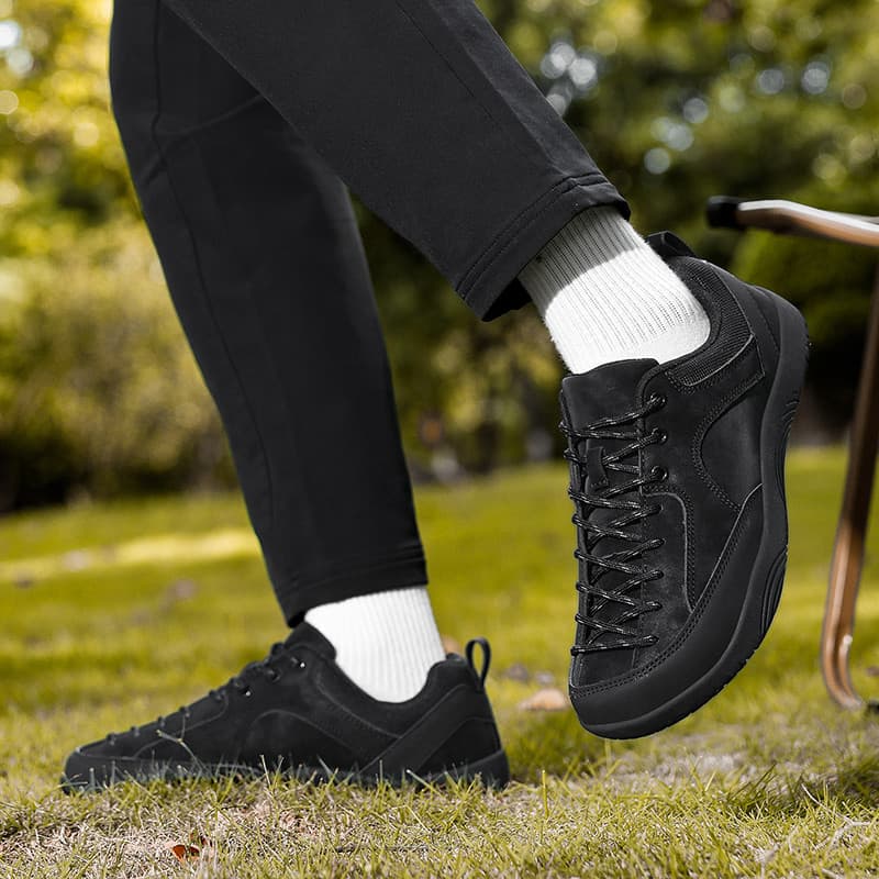 Sapatos masculinos pretos 2025 novo estilo outono à prova dwaterproof água superfície de couro tênis masculino absorção