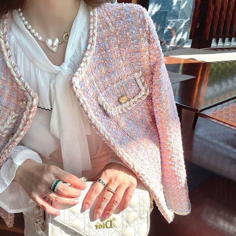 Casaco Feminino Rosa Com Gola Redonda E tweed Curto