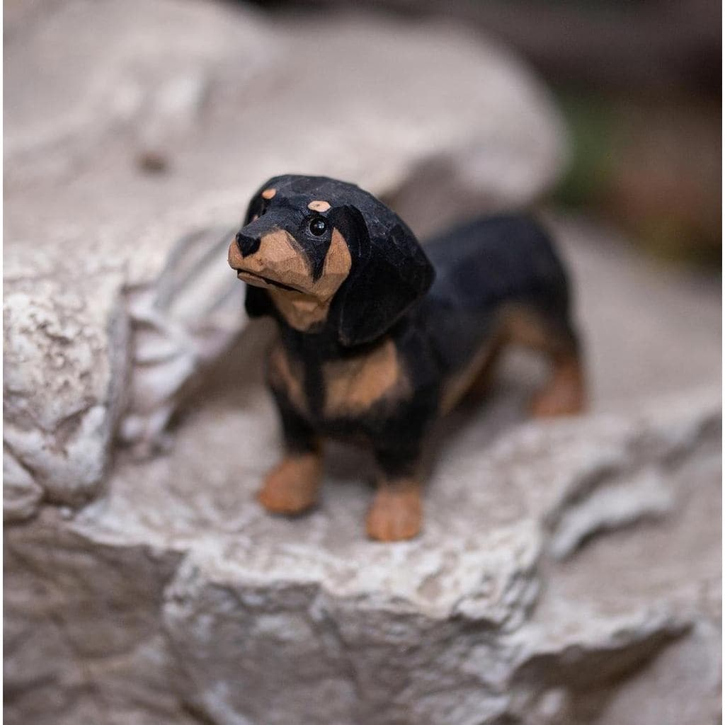 Miniatura de Dachshund em Madeira, Estátua de Cão Esculpida à Mão de 1,6", Presente Colecionável de Cão Dachshund Fofo c