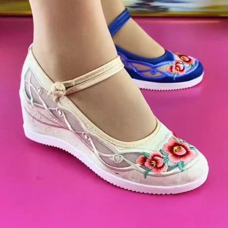 Sapatos De Couro Bordados Antigos De Pequim Qipao Hanfu Com Sola Macia , Femininos Elegantes De Salto Médio Estilo Antig