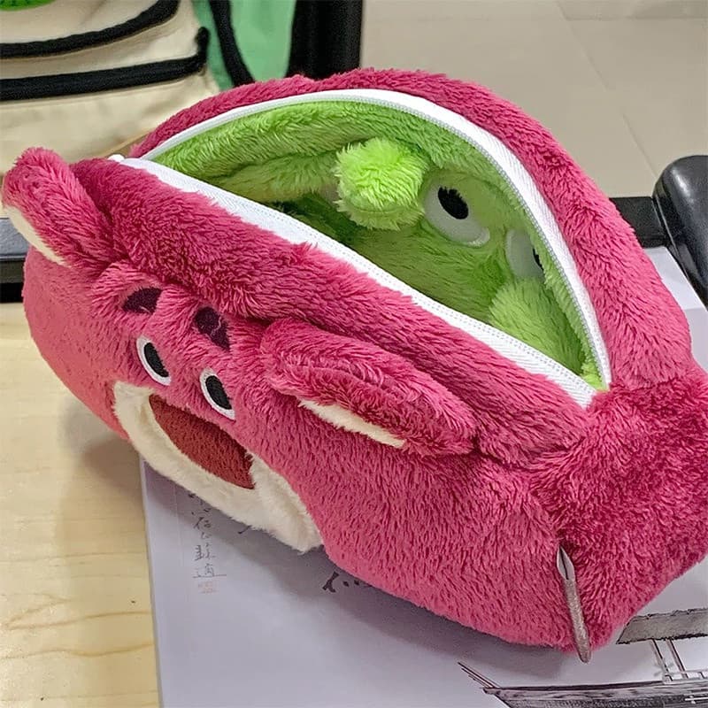 Estojo de lápis de lã dupla face com estampa de urso de desenho animado de morango de três olhos, bolsa de material esco