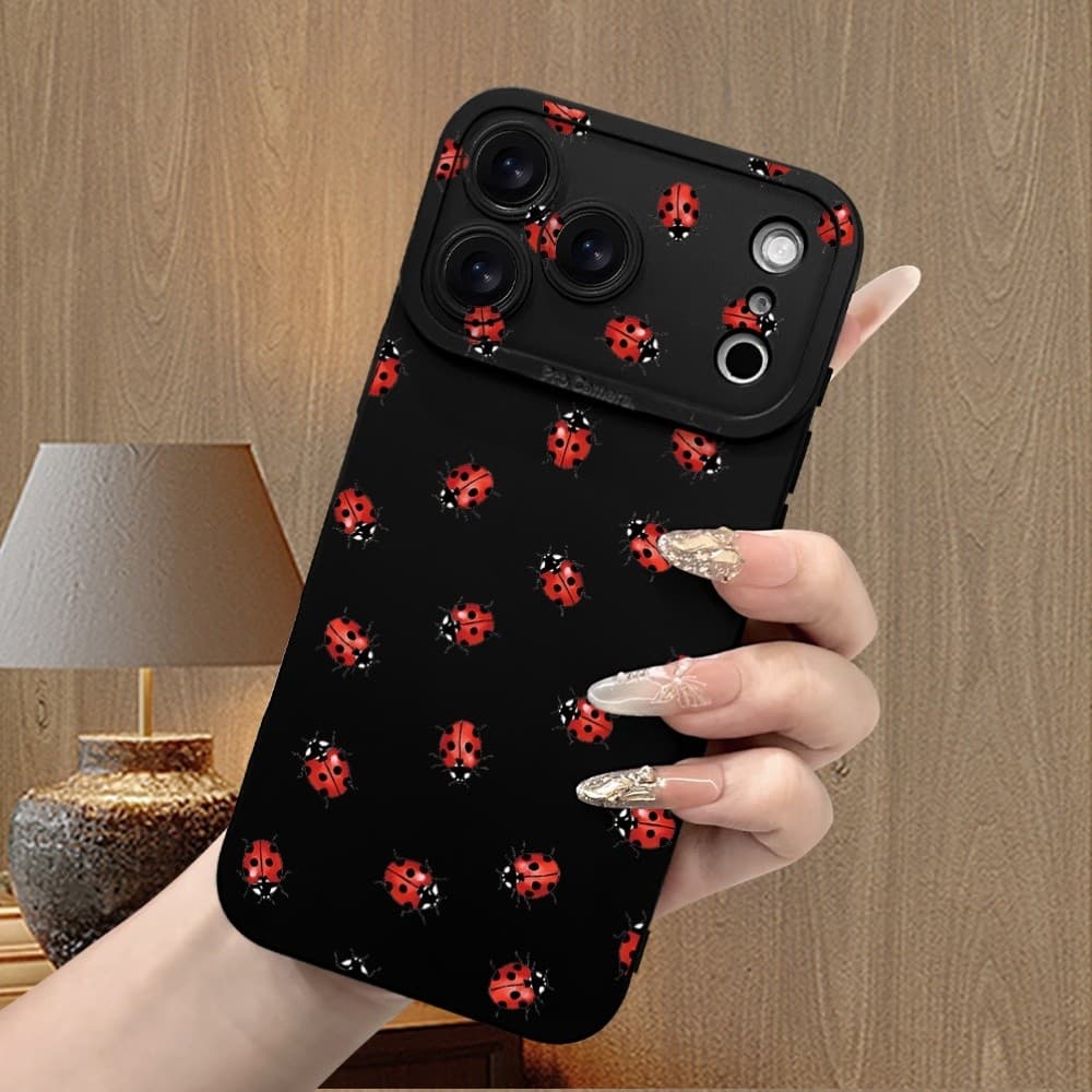 Estojo macio preto fosco, estampa de joaninha e design de olho de anjo, projetado para capa de celular da série iPhone17