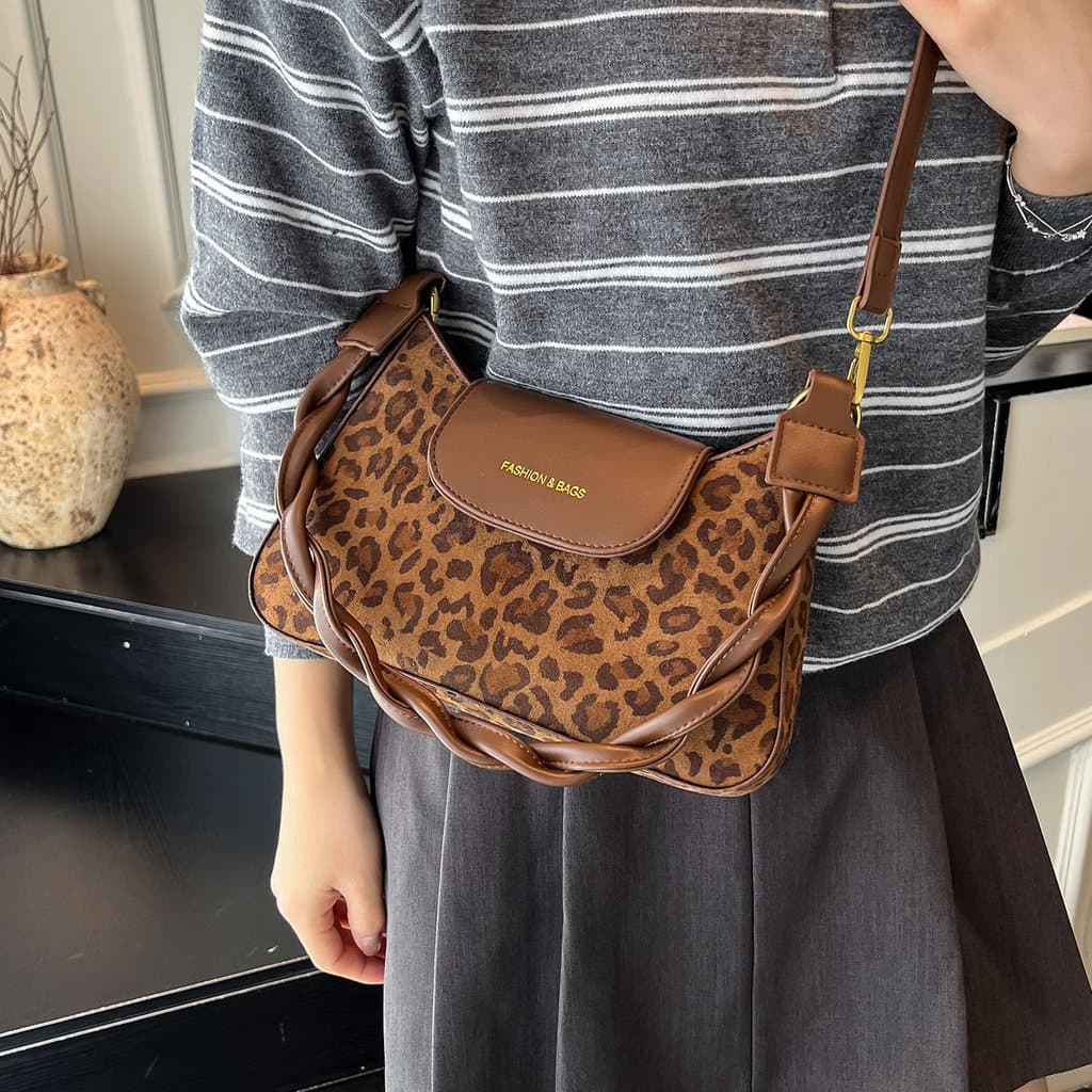 High-End Retro axilas saco 2025 nicho Design camurça moda na moda feminina simples Commuter bolsa de ombro