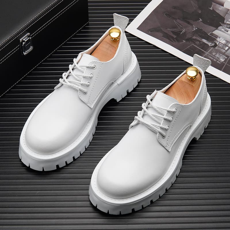Branco pequeno sapatos de couro masculino 2026 novo estilo estilo britânico sola grossa aumento interno sapatos de casam