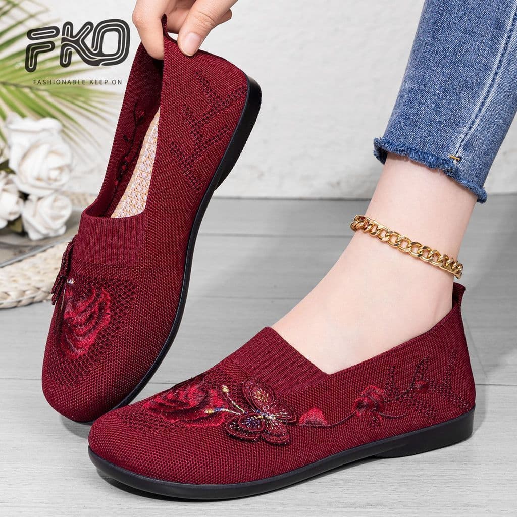 Velho pequim sapatos de pano feminino verão novo estilo malha respirável meia-idade idosos mãe sapatos antiderrapante so