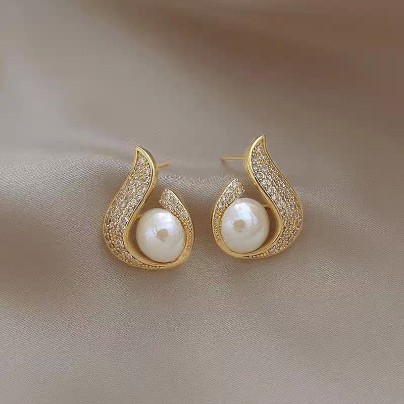 [Estoque pronto] Brincos de pérola em formato de gota de luxo com agulha de prata e diamante, brincos franceses elegante