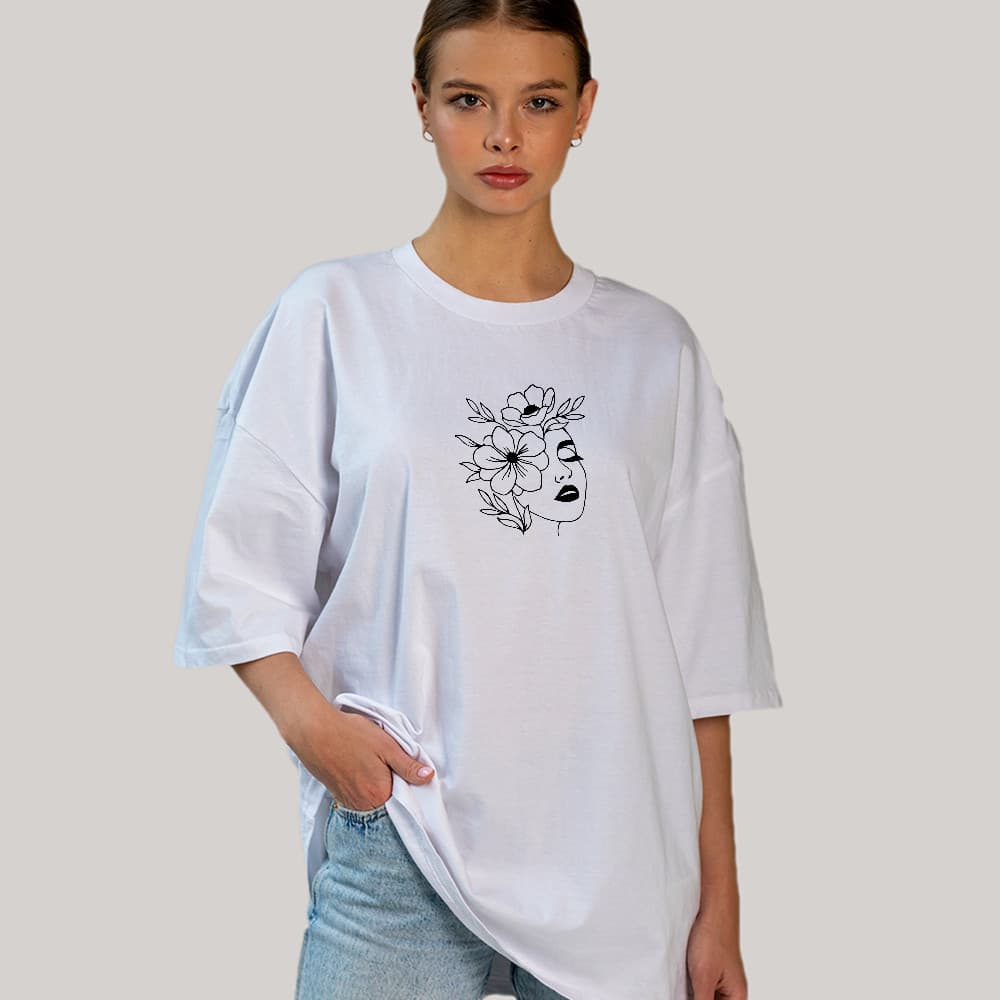 Camiseta Oversized Feminina Minimalista Rosto Floral  Delicadeza em Cada Detalhe 100% Algodão