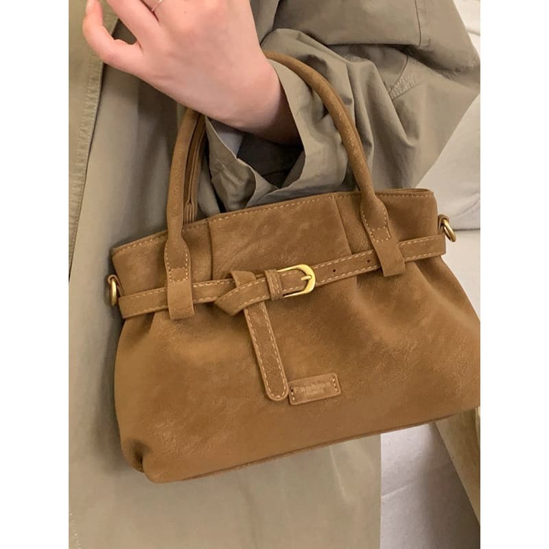 Versão coreana Retro portátil pequeno saco feminino 2026 outono inverno novo estilo camurça Commuter bolsa de ombro High