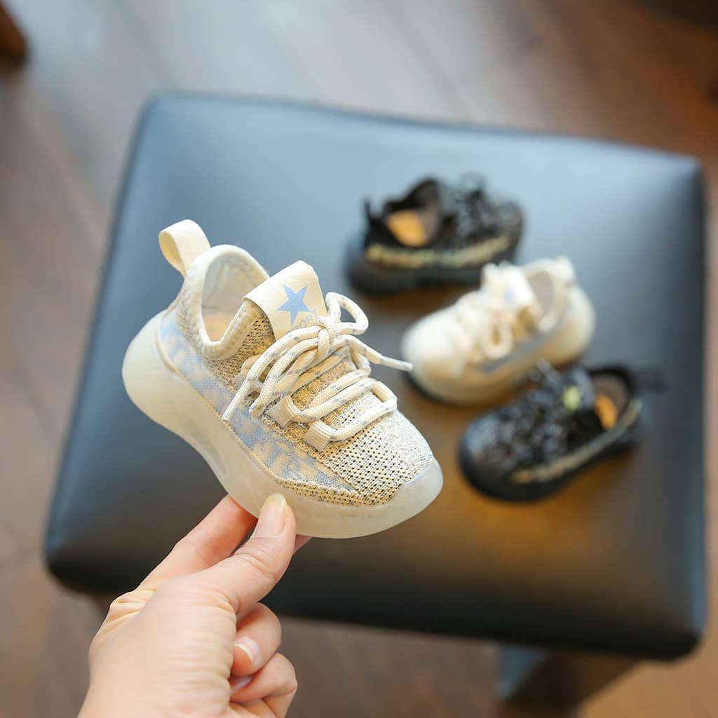 Sapatos de bebê primavera outono um ano de idade bebê malha respirável tênis masculino sola macia da criança sapatos fem