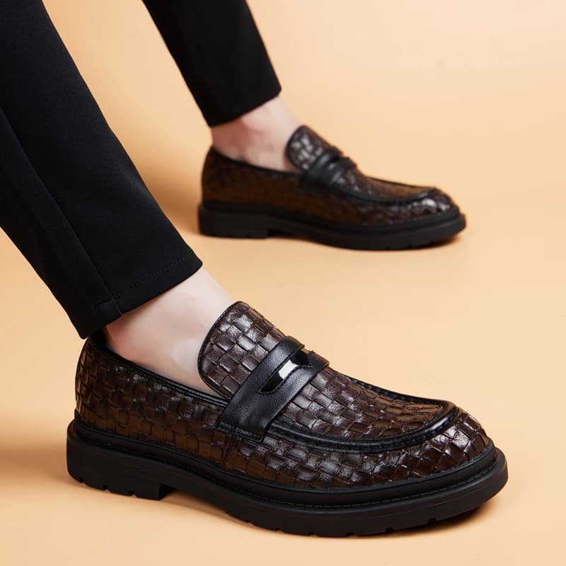 Sapatos masculinos verão 2026 novo estilo Casual deslizamento-em ervilhas sapatos de couro genuíno respirável Formal Wea