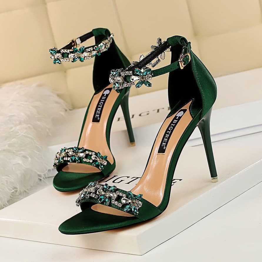 Sapatos de salto alto femininos estilo europeu e americano, elegantes para festas, com salto, em cetim, com detalhe