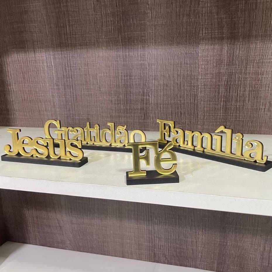 Kit 4 Palavra Decorativa Fé Jesus Gratidão Família Em Acrílico Espelhado e MDF